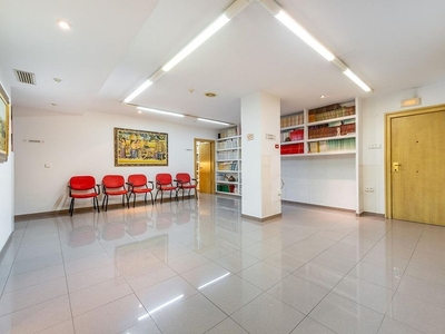 Alquiler de piso en Centro - Alicante de 5 habitaciones con garaje y aire acondicionado