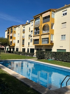 Alquiler de piso en Churriana de 3 habitaciones con terraza y piscina