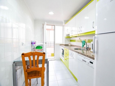 Alquiler de piso en Garrido Sur - Estación Sur de 4 habitaciones con garaje y muebles