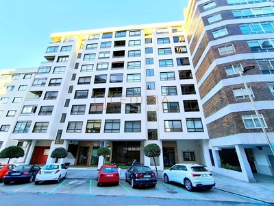 Alquiler de piso en Praza España - Casablanca de 3 habitaciones con terraza y garaje