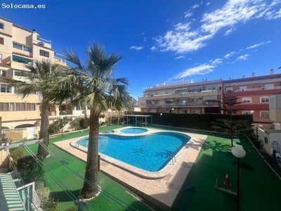 ¡Apartamento reformado con vistas a piscina, cerca del mar en Torrevieja!