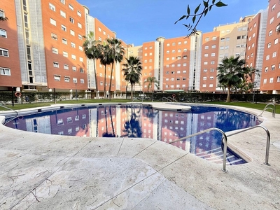 Ático en alquiler en avenida Imperio Argentina de 4 habitaciones con terraza y piscina