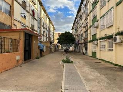Piso de tres habitaciones a reformar, Parque Amate-Santa Aurelia, Sevilla
