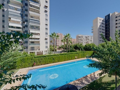 Piso en alquiler en La Cala de Villajoyosa de 2 habitaciones con terraza y piscina