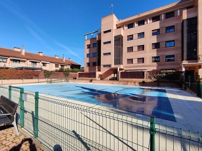 Piso en venta en Yebes - Valdeluz de 3 habitaciones con terraza y piscina