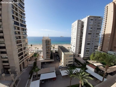 Reformado piso con 2 dormitorios, terraza grande y vistas preciosas al mar en 2 Linea playa Levante.