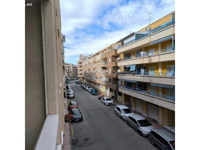 se vende el piso de 2 dormiotrioa en pleno centro de Torrevieja