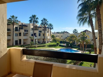 Venta de piso en avenida Del Golf de 2 habitaciones con terraza y piscina