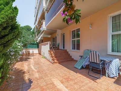 Venta de piso en calle Del Bosc de la Montserrada de 3 habitaciones con terraza y piscina
