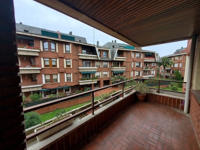 Venta de piso en Las Arenas Centro de 4 habitaciones con terraza y garaje