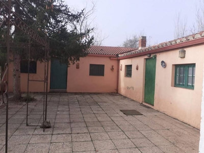 Venta Casa rústica en Pago Valdesantos - Finca Los Romeros Carrter Palencia. 100 m²