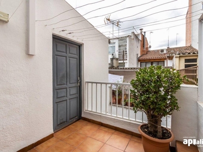 Venta Piso Sabadell. Piso de cuatro habitaciones Con terraza