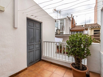 Venta Piso Sabadell. Piso de cuatro habitaciones en Sant Cugat. Con terraza