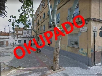 Venta Piso Sabadell. Piso de una habitación en Plaza Navacerrada. A reformar primera planta con terraza