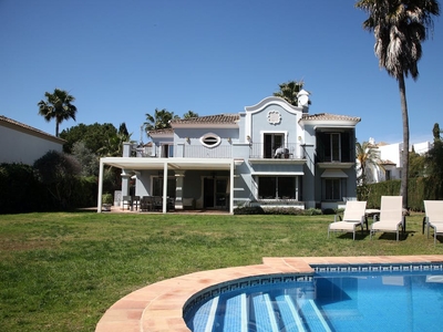 Alquiler de casa con terraza en Guadalmina (Marbella (Municipio)), Benamara