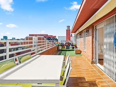 Ático sobreático reformado con vistas, alto, luminoso, 4hab, terraza 30 m2 en Hospitalet de Llobregat (L´)