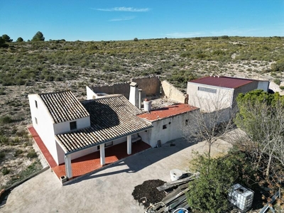 Casa con terreno en Caudete