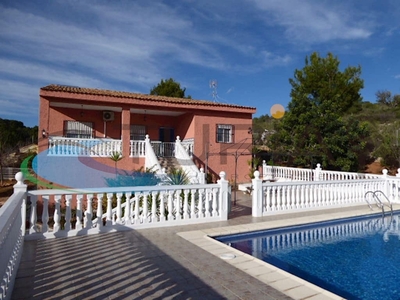 Chalet en venta en Olocau, Valencia