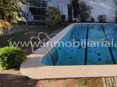 Chalet con 4 habitaciones amueblado con piscina y calefacción en Benaguasil