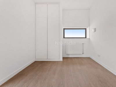 Alquiler apartamento en cl pilar de madariaga rojo 9 apartamento con 2 habitaciones con ascensor, parking y calefacción en Madrid