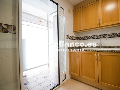 Alquiler piso con 3 habitaciones con ascensor y aire acondicionado en Valencia