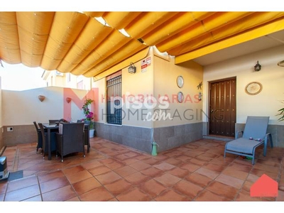 Casa adosada en venta en Avenida Ronda Oeste, nº 1