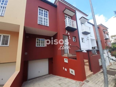 Casa adosada en venta en Calle Bienvenido Martin Fariña