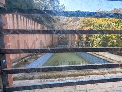 Chalet amplia casa con jardín y piscina en zona tranquila . en Dosrius