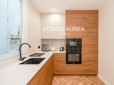 Piso en venta , con 66 m2 y 2 habitaciones y 2 baños. en Madrid