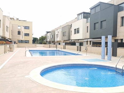 Adosada con piscina comunitaria ideal familias