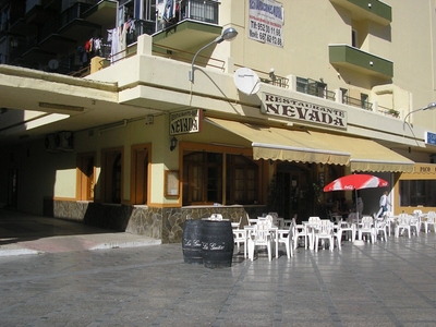 Restaurante/Bar reformado en la Plaza Presidente Adolfo Suarez. Centro Torremolinos Venta El Pinar Palacio de Congresos