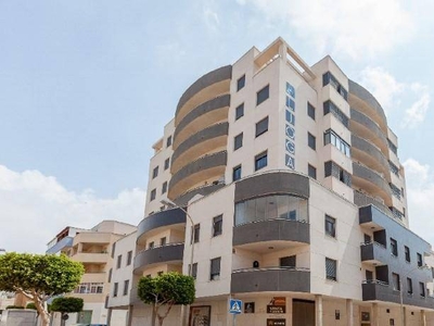 Venta Piso El Ejido. Piso de tres habitaciones en Calle Adelfa. Sexta planta con terraza