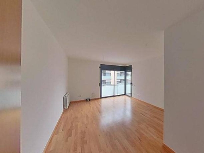 Venta Piso Lleida. Piso de tres habitaciones en Calle Onze De Setembre 74 B. Segunda planta con terraza