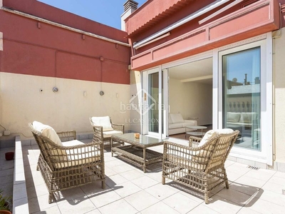 Alquiler ático en excelentes condiciones de 2 dormitorios con 20m² terraza en alquiler en turó park en Barcelona