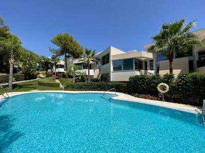 Alquiler Casa adosada en meisho hills Marbella. Buen estado plaza de aparcamiento 356 m²