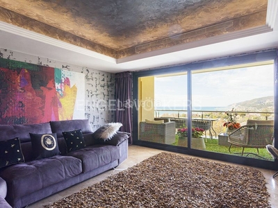 Alquiler casa elegante chalet con vistas despejadas en Castelldefels