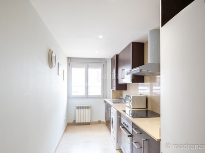 Alquiler dúplex con 2 habitaciones amueblado con ascensor, calefacción, aire acondicionado y vistas a la montaña en Girona