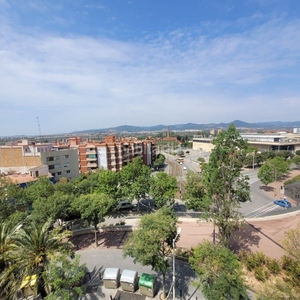 Alquiler piso con 4 habitaciones amueblado con ascensor, parking y aire acondicionado en Cornellà de Llobregat