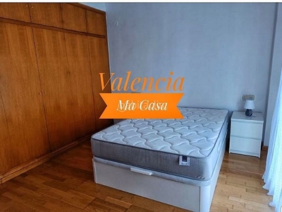 Alquiler piso con 4 habitaciones amueblado con parking, calefacción y aire acondicionado en Valencia