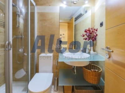 Alquiler piso en alquiler , con 58 m2, 1 baños, piscina, garaje, amueblado, aire acondicionado y calefacción eléctrica. en Madrid