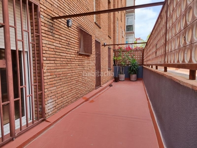 Alquiler piso exterior y luminoso con gran patio y terraza en Barcelona