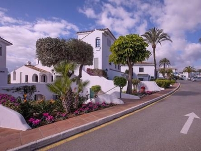 Apartamento en planta baja situado en Aldea Blanca, entre Nueva Andalucía y Puerto Banús