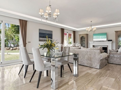 Casa 4 dormitorios villa elviria 53818 en Santa María Marbella