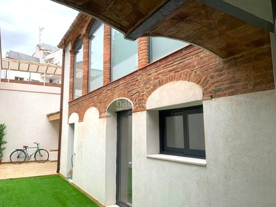 Casa adosada casa de 160 m2 reformada con jardín en vallparadís en Terrassa