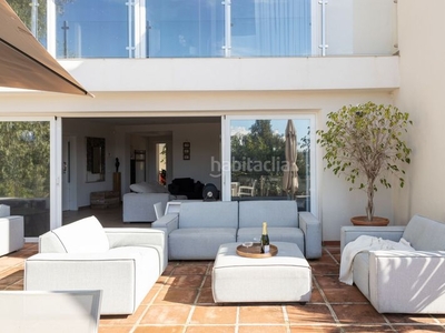 Casa con 5 habitaciones amueblada con parking, piscina, aire acondicionado y jardín en Marbella