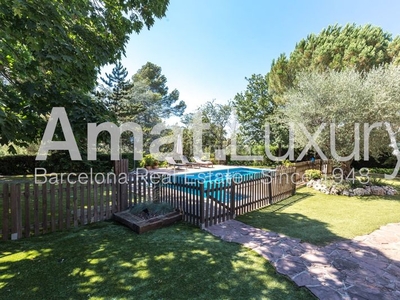 Casa con 5 habitaciones con parking, piscina, calefacción, aire acondicionado y jardín en Sant Cugat del Vallès