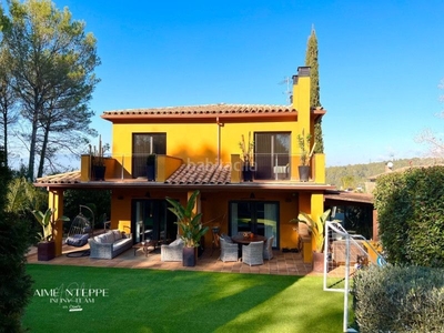 Casa con 5 habitaciones con piscina y calefacción en Sant Julià de Ramis