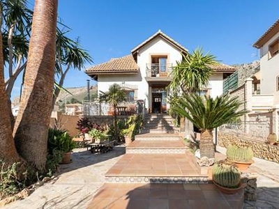 CHALET CON ENCANTO A LA VENTA