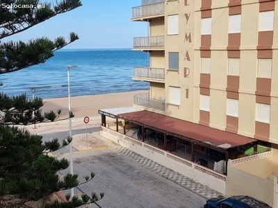 Coqueto apartamento en primera línea de playa con garaje