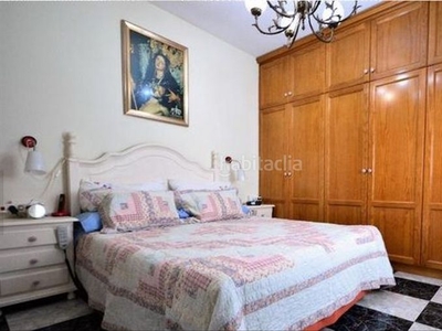 Dúplex de 4 dormitorios y cochera en la media sala. en Cartagena